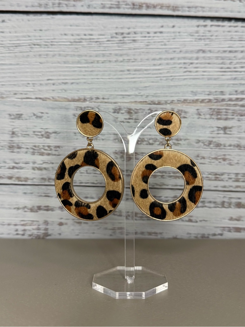 CIRCLE LEOPARD DANGLE EARRINGS- NATURAL  from Pulse Boutique never worn